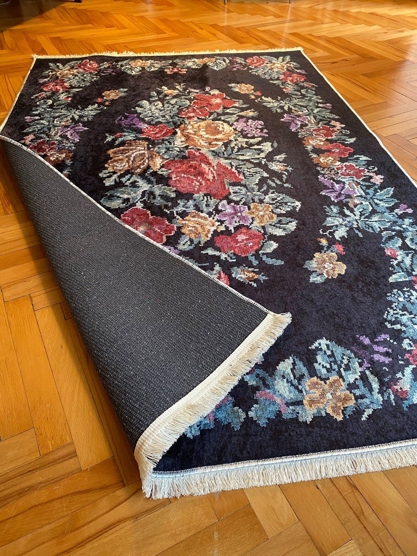 Tapis de nombreuses conceptions de fleurs colorées soigneusement tricotées