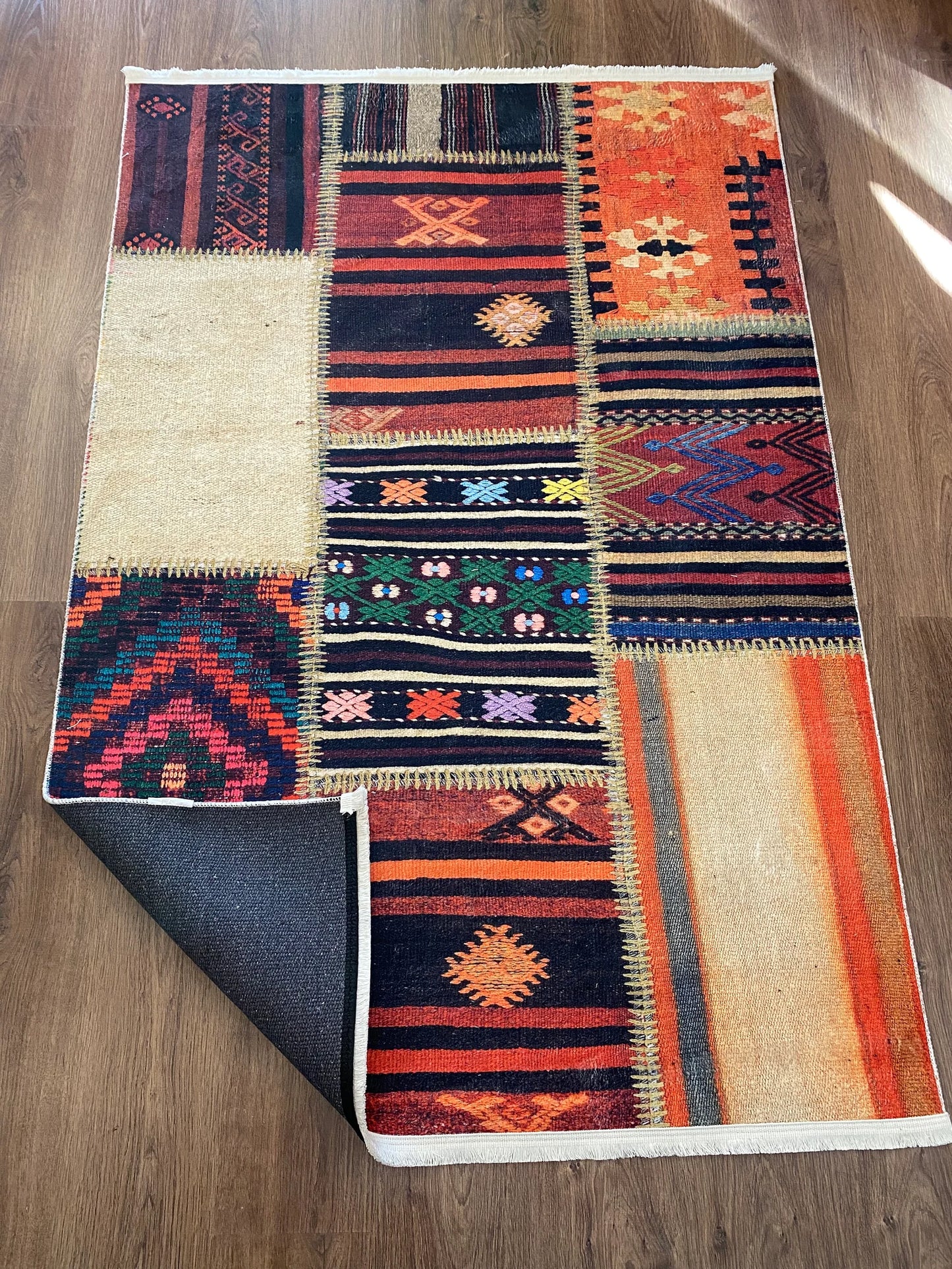 Design Oriente del tappeto con cura a maglia