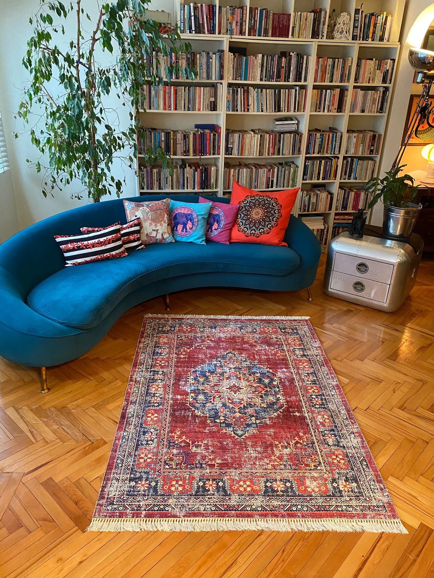 Conception de tapis oriental soigneusement tricoté