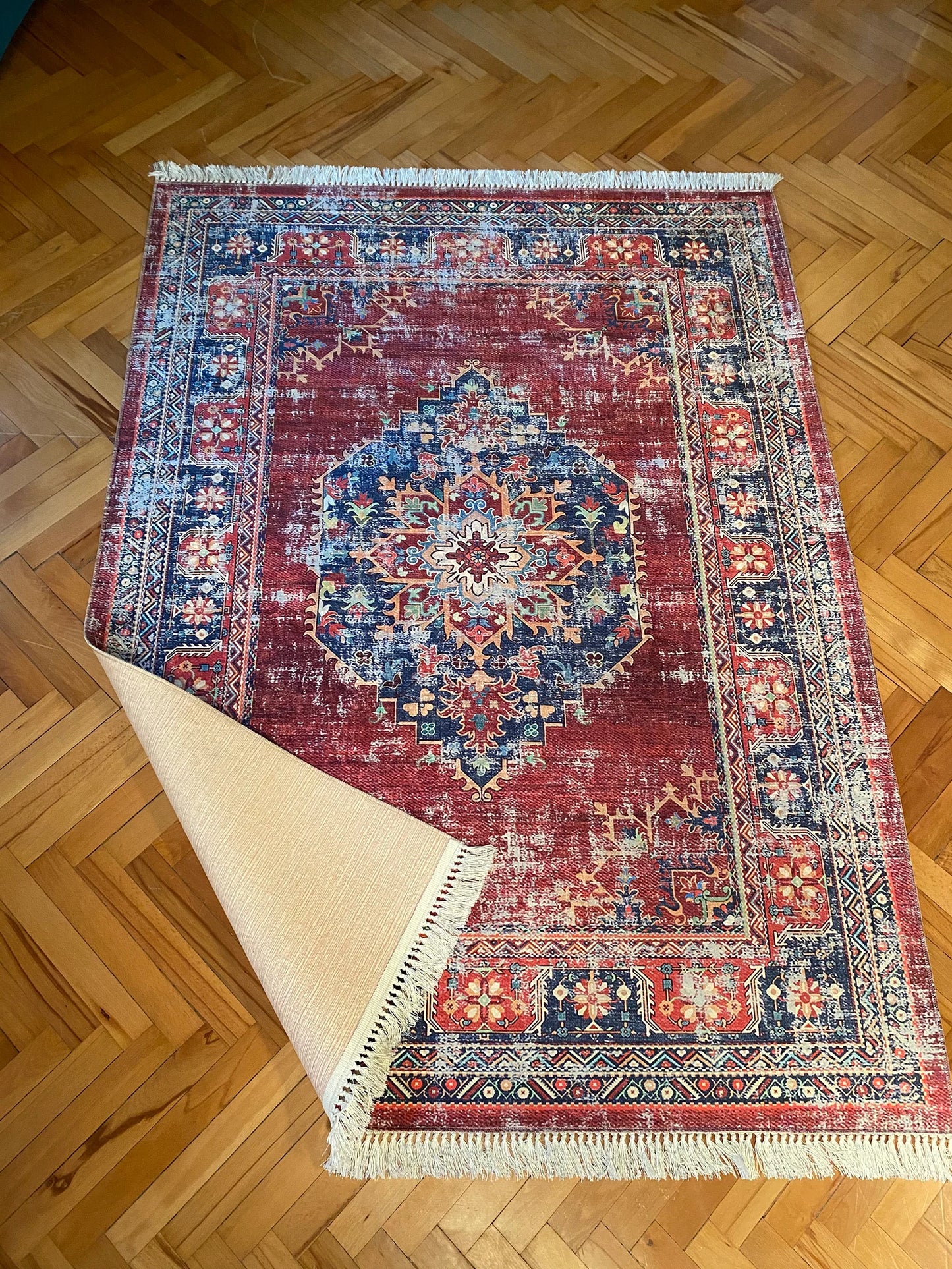 Conception de tapis oriental soigneusement tricoté